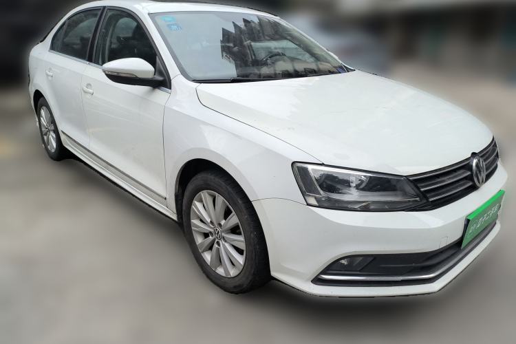 Used Volkswagen Sagitar 2015 230TSI Manual Comfort Version Front Right 45 Deg