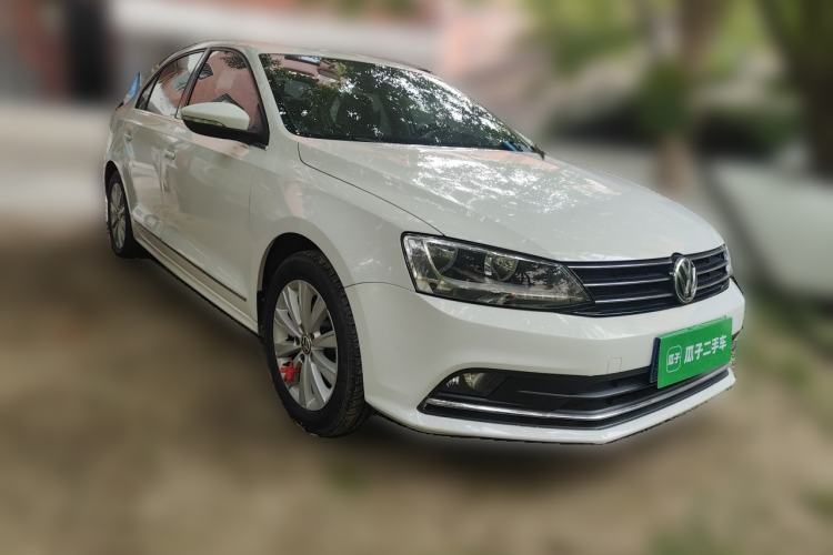 Used Volkswagen Sagitar 2015 1.6L Manual Comfort Model Front Right 45 Deg