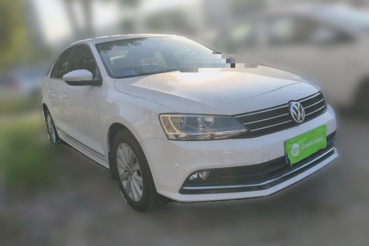 Used Volkswagen Sagitar 2015 230TSI Automatic Comfort Version Front Right 45 Deg