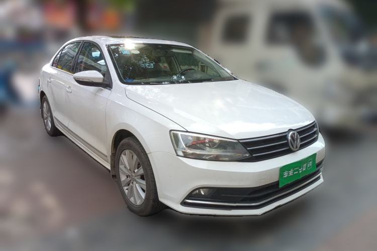 Used Volkswagen Sagitar 2015 1.6L Manual Comfort Model Front Right 45 Deg