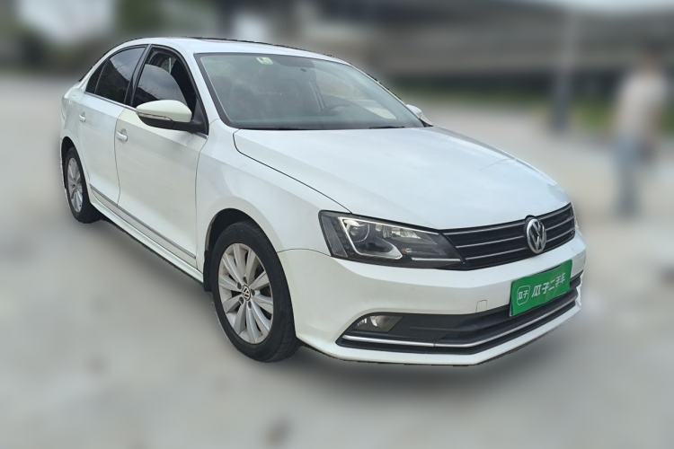 Used Volkswagen Sagitar 2015 230TSI Automatic Comfort Version Front Right 45 Deg