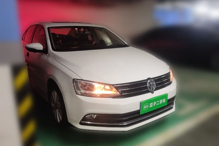Used Volkswagen Sagitar 2015 230TSI Manual Comfort Version Front Right 45 Deg