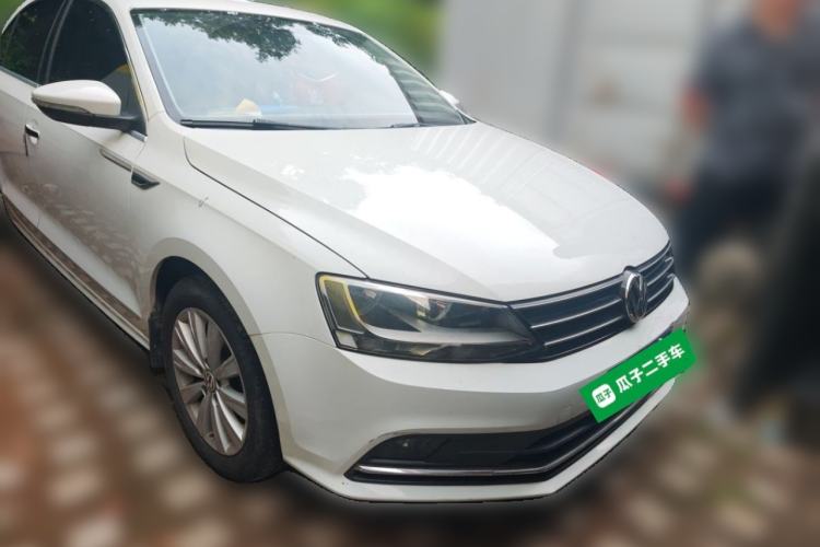 Used Volkswagen Sagitar 2015 230TSI Automatic Comfort Version Front Right 45 Deg