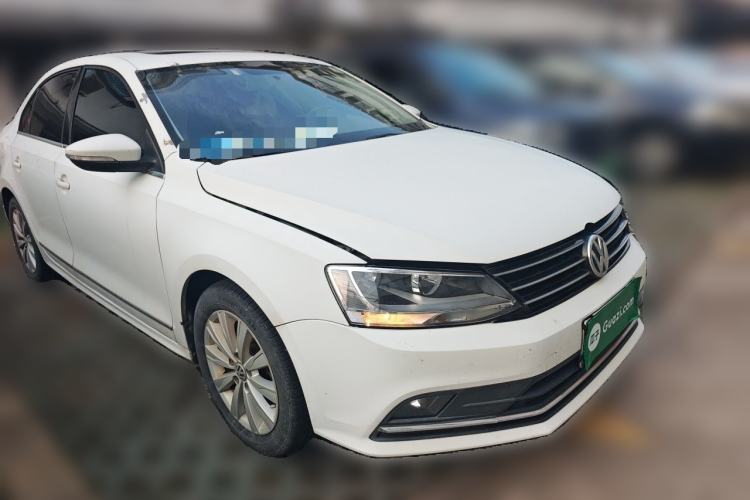 Used Volkswagen Sagitar 2015 230TSI Automatic Comfort Version Front Right 45 Deg