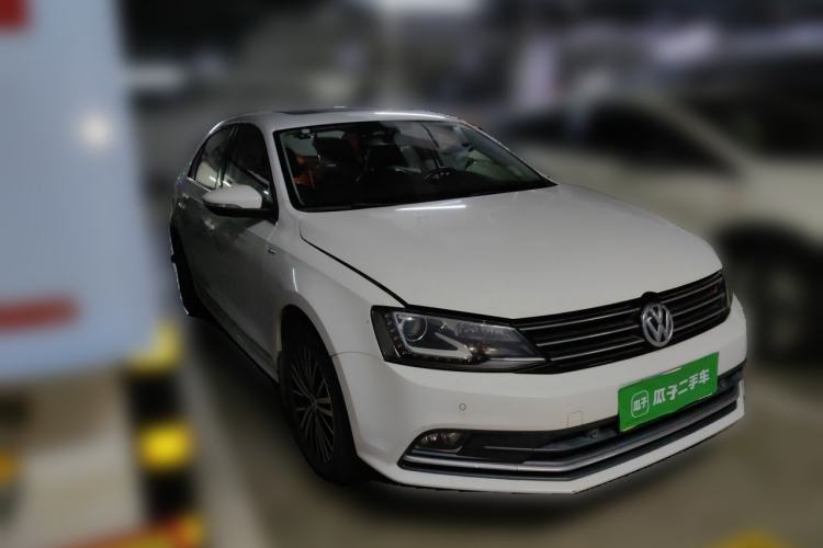 Used Volkswagen Sagitar 2015 280TSI Automatic Flagship Model Front Right 45 Deg