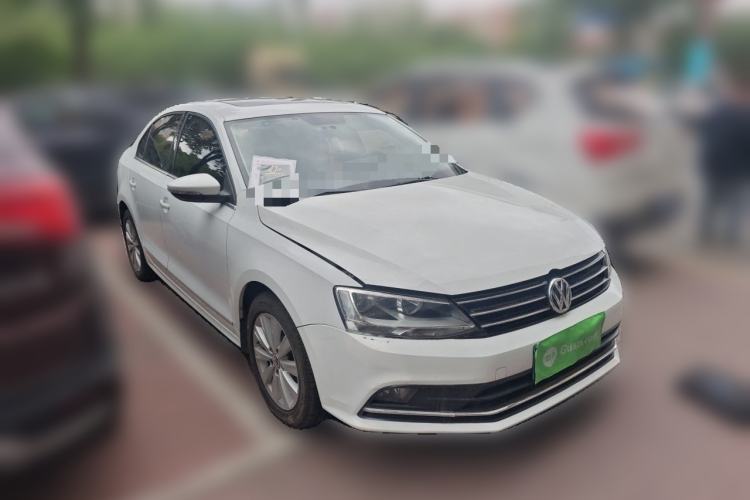 Used Volkswagen Sagitar 2015 230TSI Automatic Comfort Version Front Right 45 Deg