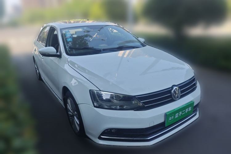 Used Volkswagen Sagitar 2015 1.6L Manual Comfort Model Front Right 45 Deg