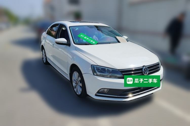 Used Volkswagen Sagitar 2015 230TSI Automatic Comfort Version Front Right 45 Deg