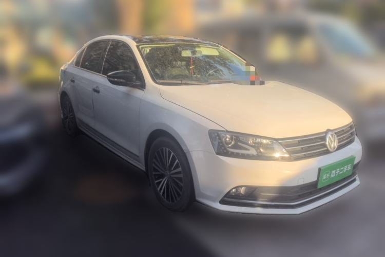 Used Volkswagen Sagitar 2015 230TSI Automatic Comfort Version Front Right 45 Deg