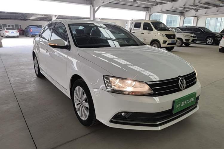 Used Volkswagen Sagitar 2015 1.6L Automatic Comfort Model Front Right 45 Deg