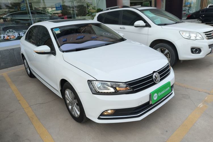 Used Volkswagen Sagitar 2015 230TSI Automatic Comfort Version Front Right 45 Deg