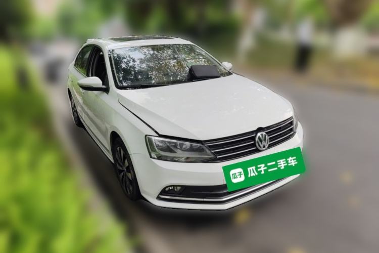 Used Volkswagen Sagitar 2015 230TSI Manual Comfort Version Front Right 45 Deg