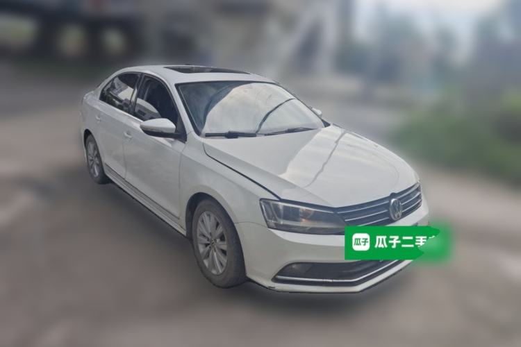 Used Volkswagen Sagitar 2015 1.6L Manual Comfort Model Front Right 45 Deg