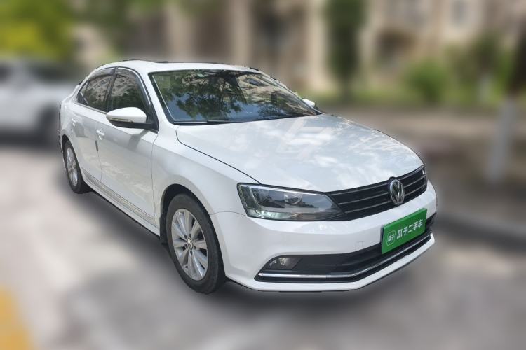 Used Volkswagen Sagitar 2015 1.6L Automatic Comfort Model Front Right 45 Deg