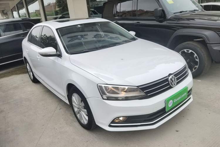 Used Volkswagen Sagitar 2015 1.6L Automatic Comfort Model Front Right 45 Deg