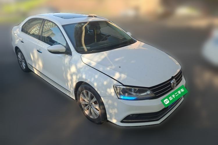 Used Volkswagen Sagitar 2015 230TSI Automatic Comfort Version Front Right 45 Deg