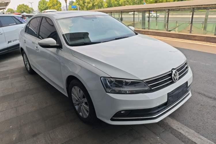 Used Volkswagen Sagitar 2015 1.6L Automatic Comfort Model Front Right 45 Deg