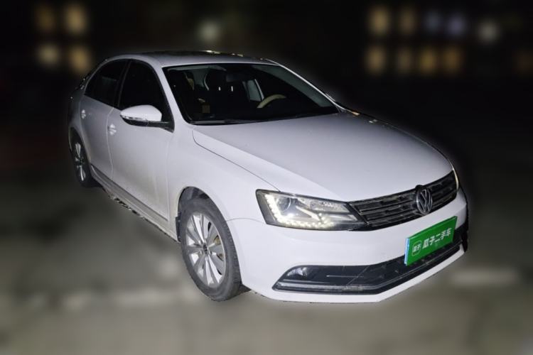 Used Volkswagen Sagitar 2015 230TSI Automatic Comfort Version Front Right 45 Deg