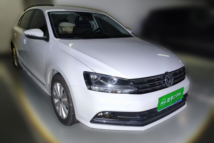 Used Volkswagen Sagitar 2015 1.6L Automatic Comfort Model Front Right 45 Deg