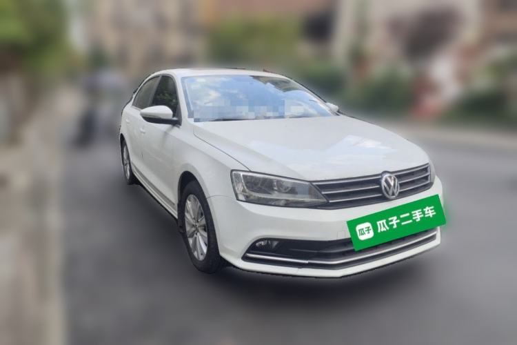 Used Volkswagen Sagitar 2015 230TSI Manual Comfort Version Front Right 45 Deg