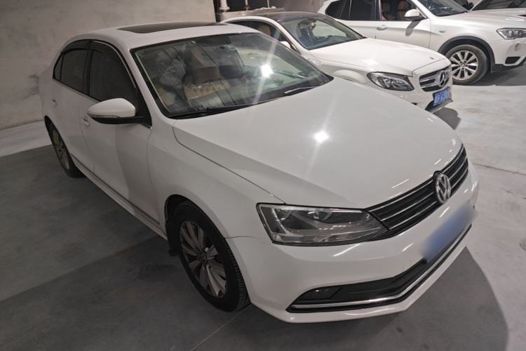 Used Volkswagen Sagitar 2015 1.6L Automatic Comfort Model Front Right 45 Deg