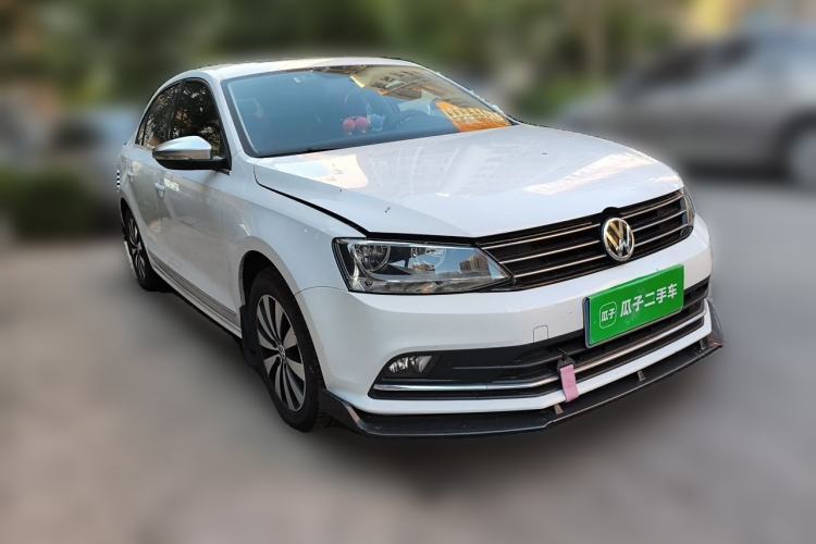 Used Volkswagen Sagitar 2015 230TSI Automatic Comfort Version Front Right 45 Deg