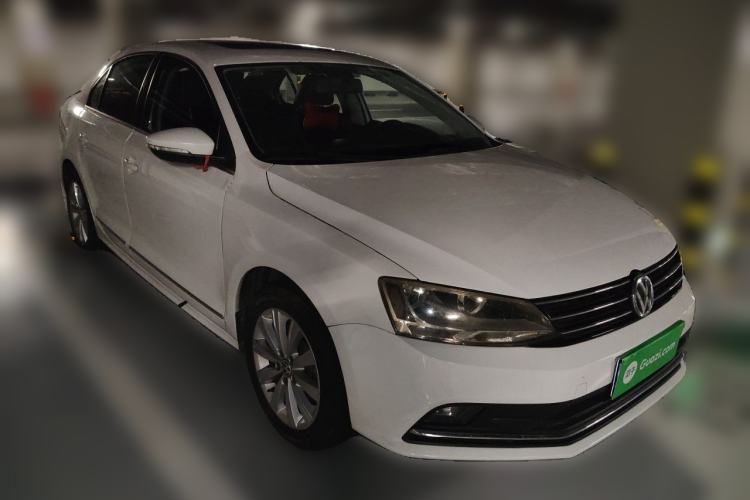 Used Volkswagen Sagitar 2015 1.6L Manual Comfort Model Front Right 45 Deg