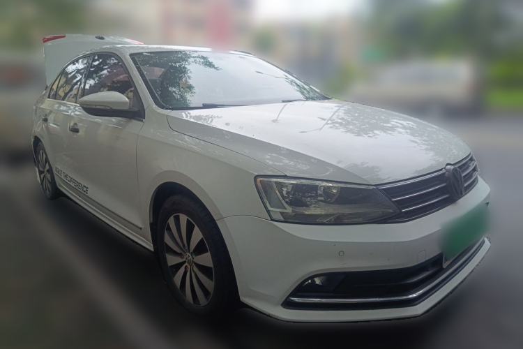 Used Volkswagen Sagitar 2015 230TSI Manual Luxury Edition Front Right 45 Deg