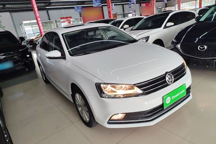 Used Volkswagen Sagitar 2015 1.6L Manual Comfort Model Front Right 45 Deg