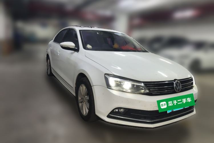Used Volkswagen Sagitar 2015 230TSI Manual Comfort Version Front Right 45 Deg