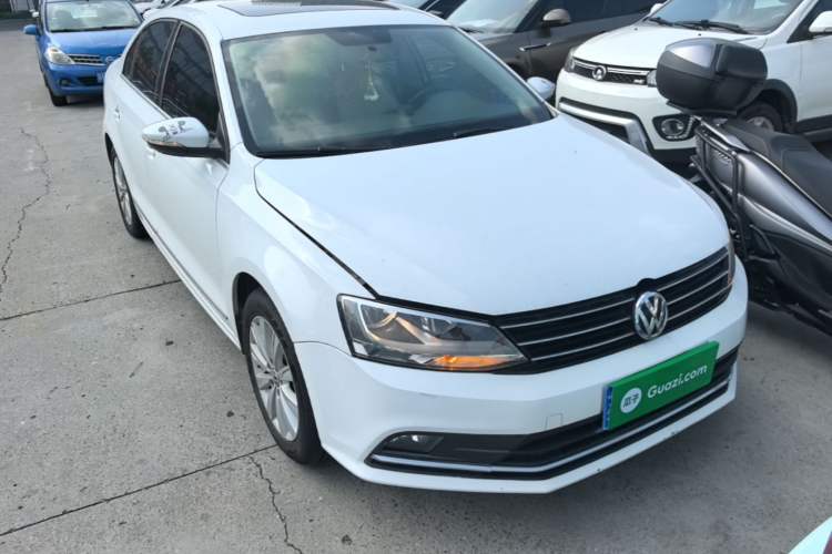 Used Volkswagen Sagitar 2015 1.6L Automatic Comfort Model Front Right 45 Deg