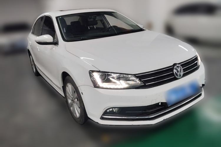 Used Volkswagen Sagitar 2015 230TSI Automatic Comfort Version Front Right 45 Deg