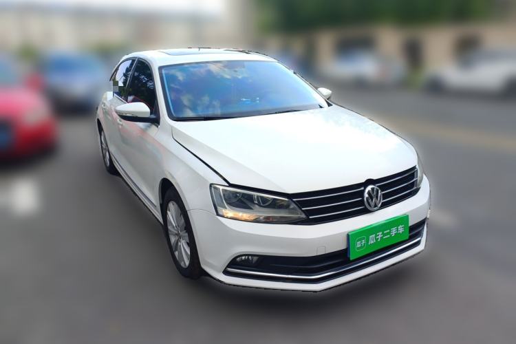 Used Volkswagen Sagitar 2015 230TSI Automatic Comfort Version Front Right 45 Deg