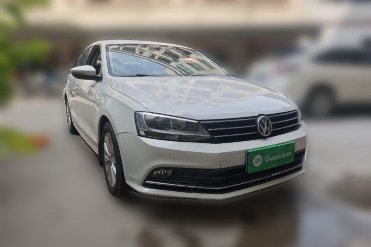 Used Volkswagen Sagitar 2015 230TSI Automatic Comfort Version Front Right 45 Deg