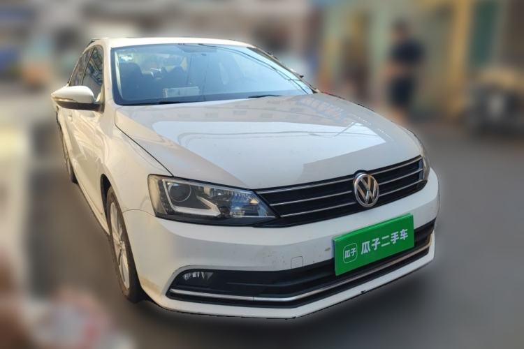 Used Volkswagen Sagitar 2015 230TSI Automatic Comfort Version Front Right 45 Deg