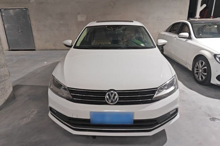 Used Volkswagen Sagitar 2015 1.6L Automatic Comfort Model Front