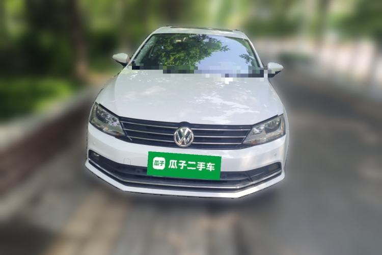 Used Volkswagen Sagitar 2015 1.6L Manual Comfort Model Front