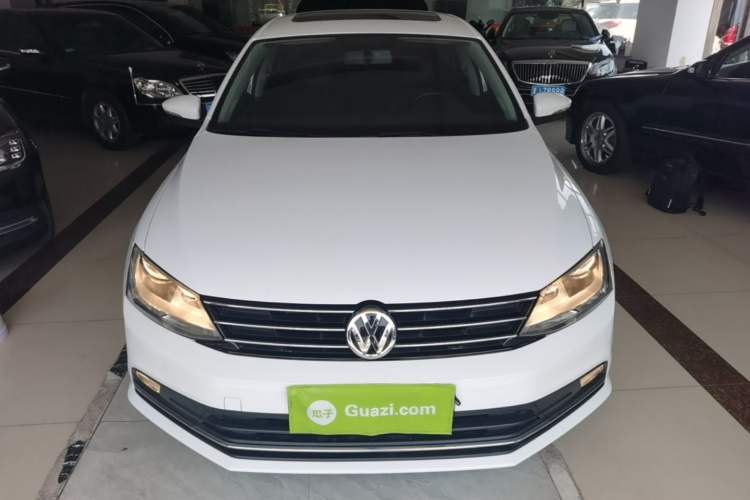 Used Volkswagen Sagitar 2015 230TSI Automatic Comfort Version Front