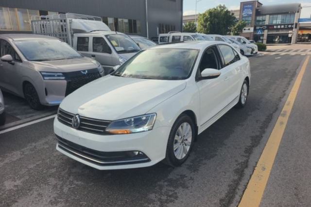 Ojetý Volkswagen Sagitar 2015 1.6L Manual Comfort Model