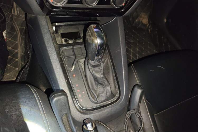 Used Volkswagen Sagitar 2015 1.6L Automatic Comfort Model Gear Lever