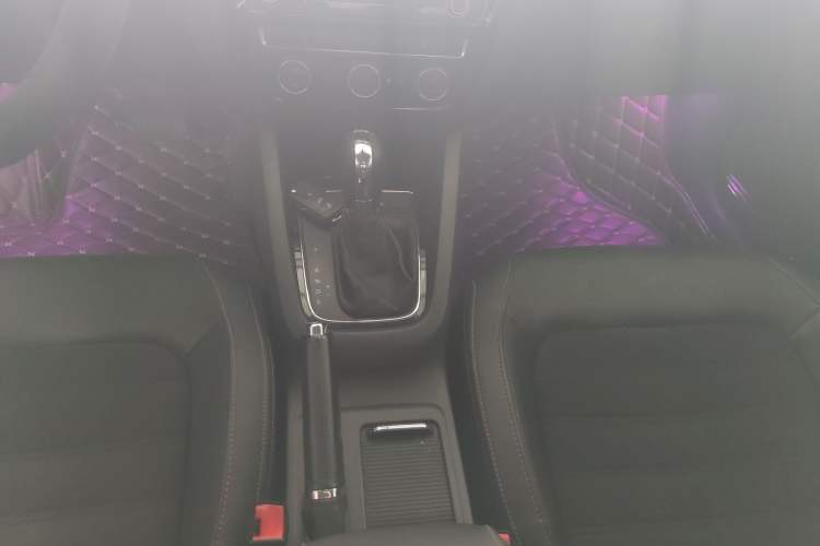 Used Volkswagen Sagitar 2015 230TSI Automatic Luxury Model Gear Lever