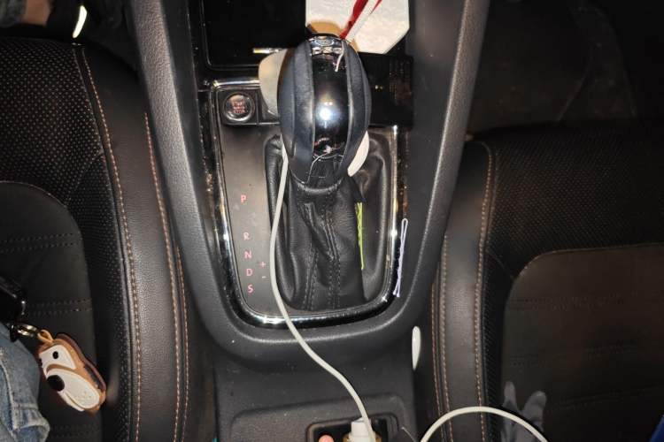 Used Volkswagen Sagitar 2015 230TSI Automatic Luxury Model Gear Lever