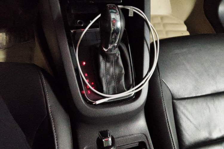 Used Volkswagen Sagitar 2015 1.6L Automatic Comfort Model Gear Lever