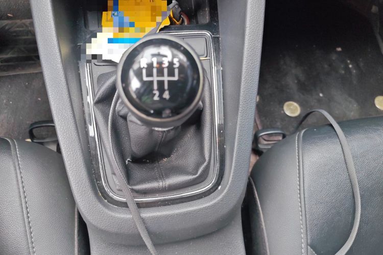 Used Volkswagen Sagitar 2015 1.6L Manual Comfort Model Gear Lever