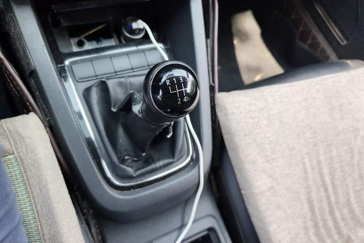 Used Volkswagen Sagitar 2015 1.6L Manual Comfort Model Gear Lever