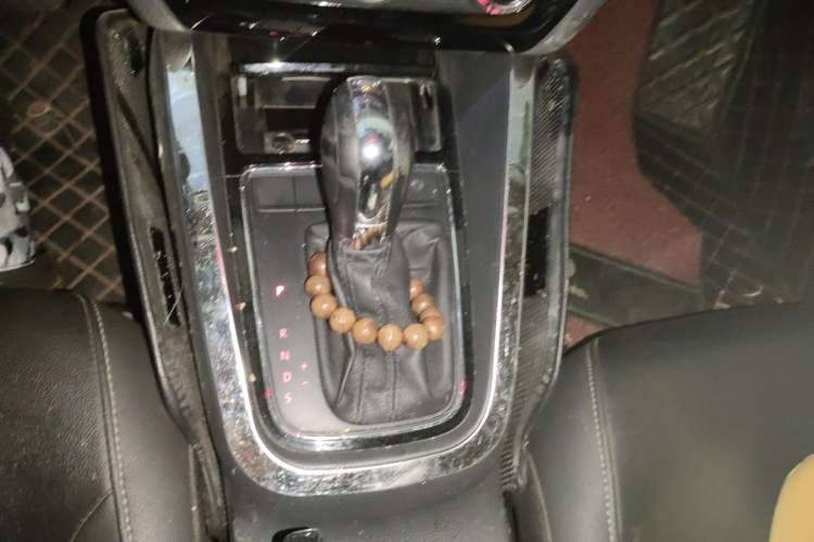 Used Volkswagen Sagitar 2015 1.6L Automatic Comfort Model Gear Lever