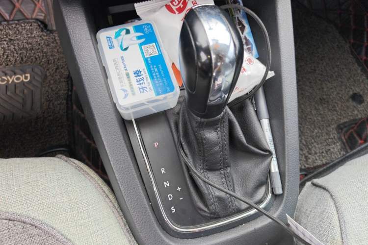 Used Volkswagen Sagitar 2015 1.6L Automatic Fashion Model Gear Lever