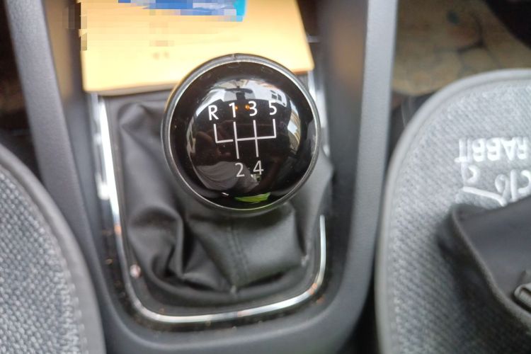 Used Volkswagen Sagitar 2015 1.6L Manual Comfort Model Gear Lever