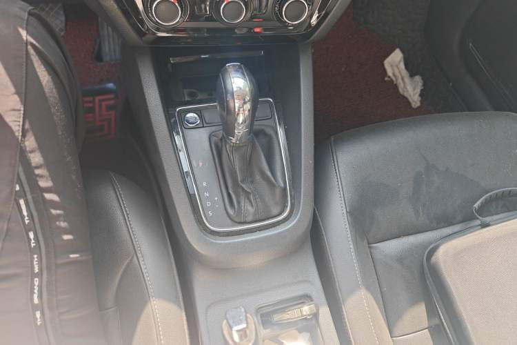Used Volkswagen Sagitar 2015 1.6L Automatic Comfort Model Gear Lever