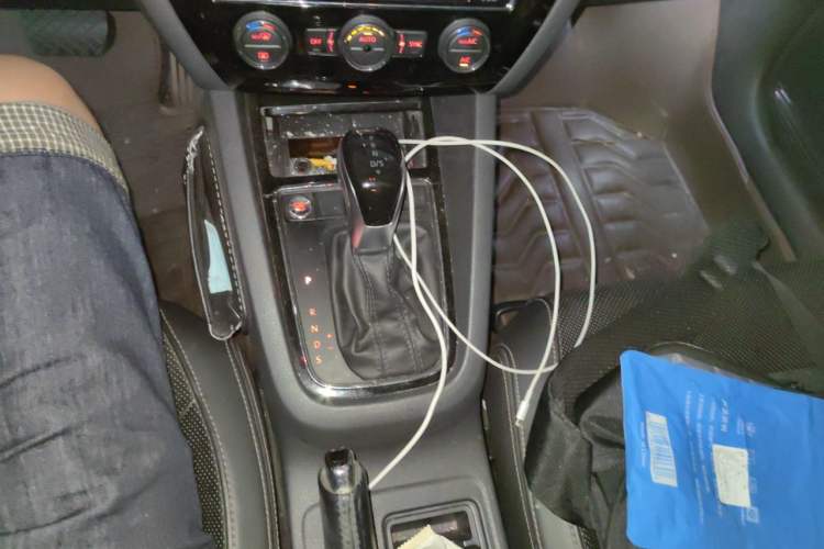 Used Volkswagen Sagitar 2015 280TSI Automatic Flagship Model Gear Lever